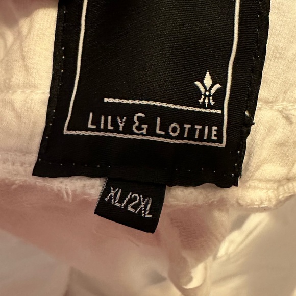 Worn once. Excellent condition. Size XL/2XL. - Picture 4 of 8